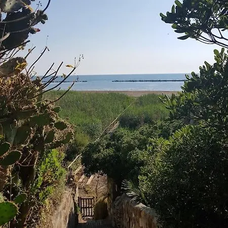 Domus Neroniana - Ingresso Privato Spiaggia. Holiday home *